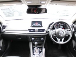 シンプルで機能的なインパネ周りで操作もしやすいです♪