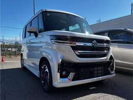 全方位モニター付き9インチメモリーナビ装着車です！