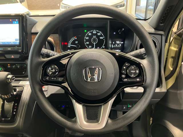 運転している間、長く触れているものだから手になじむハンドルがいいですよね。