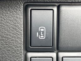 【パワースライドドア】スマートキーや運転席のスイッチでスライドドアの開閉が可能♪電動だから力を入れてドアを開ける必要が無く、小さいお子様でも、重い荷物を持っている時もラクに開け閉めできます♪