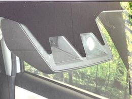 【スマートアシスト】走行中に前方の車両等を認識し、衝突しそうな時は警報とブレーキで衝突回避と被害軽減をアシスト。より安全にドライブをお楽しみいただけます。