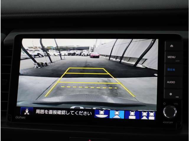 【バックカメラ】駐車が苦手な方でも安心してお乗りいただけます。リバース連動で画面が切り替わるのでとっても便利です。今や後方確認の必須アイテムですよね。