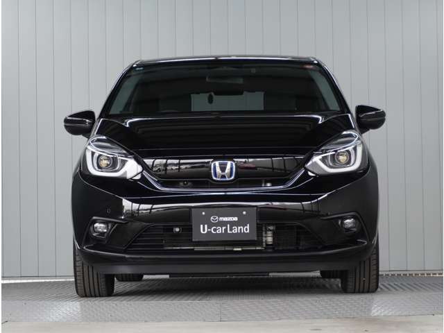 【安心の徹底クリーニング】エンジンルームやシート下など、見えにくい部分までしっかりと清掃を実施。徹底した品質管理の下、気持ちの良い車選びをお約束します。