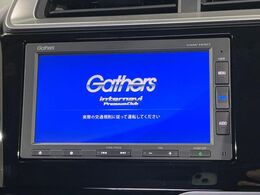 【純正ナビ】人気の純正ナビを装備しております。ナビの使いやすさはもちろん、オーディオ機能も充実！キャンプや旅行はもちろん、通勤や買い物など普段のドライブも楽しくなるはず♪