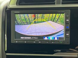 【バックカメラ】駐車時に後方がリアルタイム映像で確認できます。大型商業施設や立体駐車場での駐車時や、夜間のバック時に大活躍！運転スキルに関わらず、今や必須となった装備のひとつです！