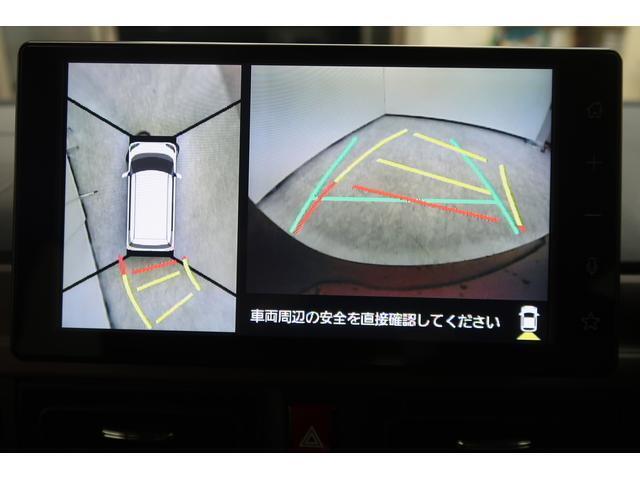 車輌前後左右に搭載した4つのカメラにより、クルマの真上から見ているような映像を表示。運転席から確認しにくい車両周囲の状況を把握できます。