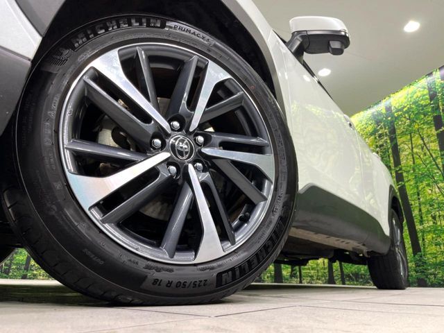 【純正18インチアルミホイール】外観にマッチした純正アルミホイールを装着しております。各種社外アルミホイールや、スタッドレスタイヤも取扱いしております。是非ご相談ください♪