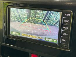 【バックカメラ】駐車時に後方がリアルタイム映像で確認できます。大型商業施設や立体駐車場での駐車時や、夜間のバック時に大活躍！運転スキルに関わらず、今や必須となった装備のひとつです！