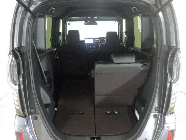 荷物によって片側のみシートを倒して使うことも出来ます！