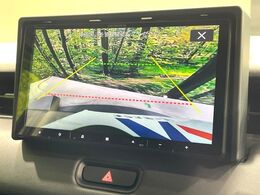 【バックカメラ】駐車時に後方がリアルタイム映像で確認できます。大型商業施設や立体駐車場での駐車時や、夜間のバック時に大活躍！運転スキルに関わらず、今や必須となった装備のひとつです！