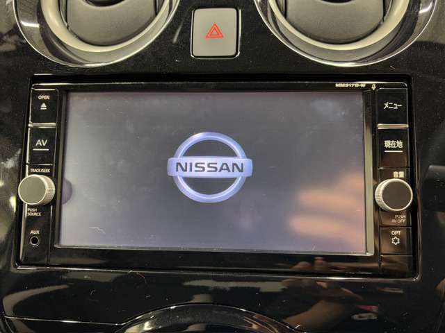 【純正SDナビ】ナビ利用時のマップ表示は見やすく、純正品ならではの一体感のある内装になります。いつものドライブがグッと楽しくなります！