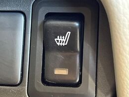 【シートヒーター】寒い日に重宝するシートヒーター！エアコンより早く温まってくれるので寒がりの人も安心ですね♪エアコンの温風は乾燥するから苦手、という方にもをおすすめです。