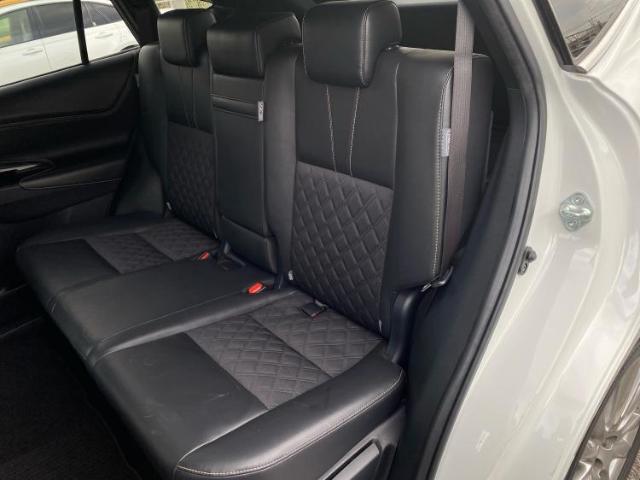 WECARSでは各商談席に大型モニターをご用意しております！見やすい大画面でゆったりと全国の在庫をご覧いただけます！是非ご来店お待ちしております！