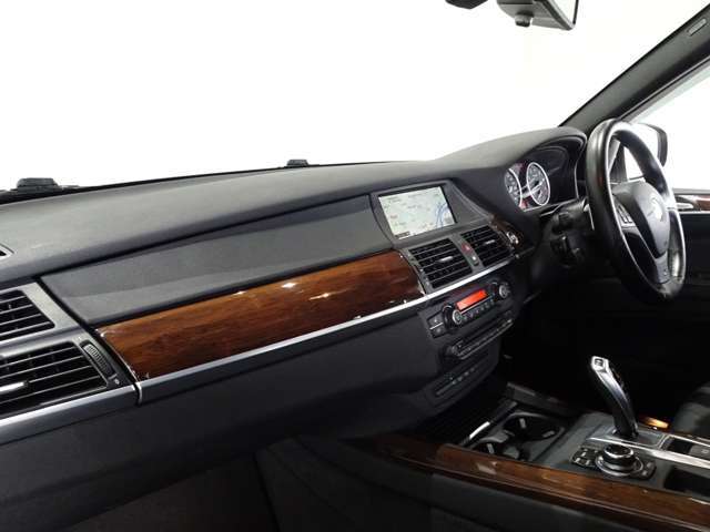 遠方のお客様でもご安心してご購入頂ける様、当店は仕入に拘り、尚かつ鑑定書も発行しております！不明な点等些細な事でもなんなりとご連絡下さい！当店スタッフ一同誠心誠意ご対応させて頂きます！