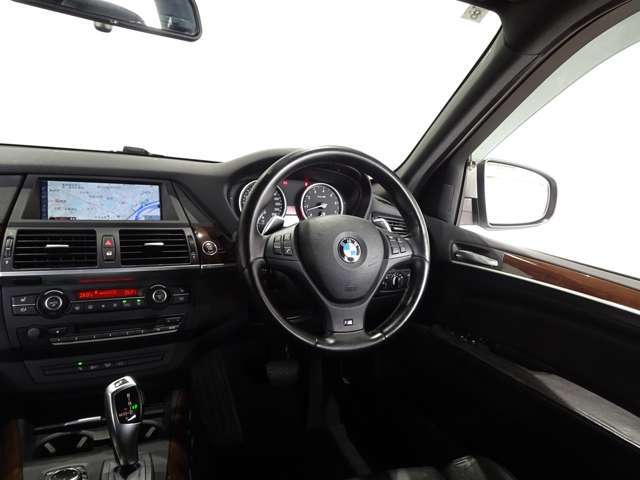 当店は仕入に拘っております！お車の買取店を自社経営しておりますのでユーザー様から直接仕入れる事によってオークションでの仕入れとは違ったリーズナブルなプライスとハイクオリティーを実現しております！