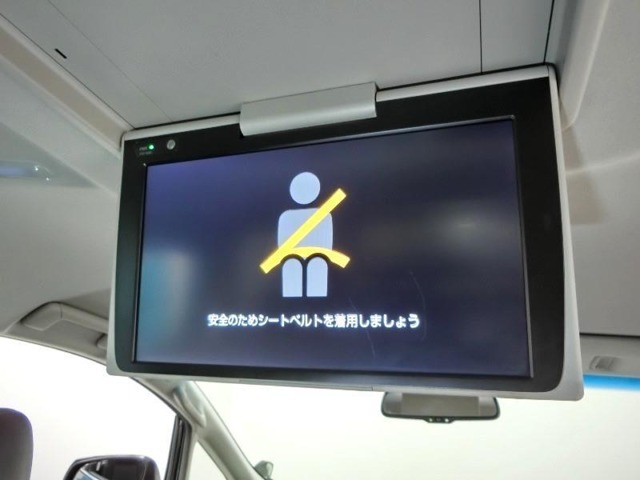 後席モニターで、DVDをお楽しみ下さい。