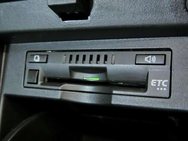 高速道路などの料金所もスムーズに通過出来便利なETC