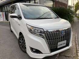 グレードは人気のハイブリッドGiプレミアムパッケージです！