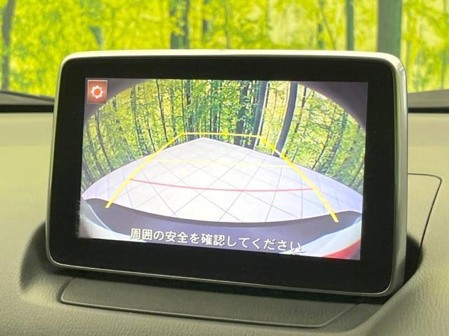 【バックカメラ】駐車時に後方がリアルタイム映像で確認できます。大型商業施設や立体駐車場での駐車時や、夜間のバック時に大活躍！運転スキルに関わらず、今や必須となった装備のひとつです！