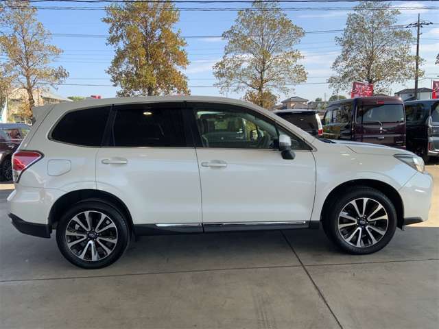 普段街乗りや通勤にも使うから実用性も大事だけど、休日のドライブも楽しみたい・・・そんな方にももってこいの1台です！！