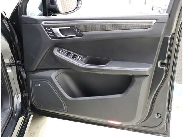 カーセンサーを見て電話しましたとお伝え下さい。0078-9711-254277までお気軽にお電話下さい。全国納車可能です。納車方法に関してもお気軽にご相談ください。