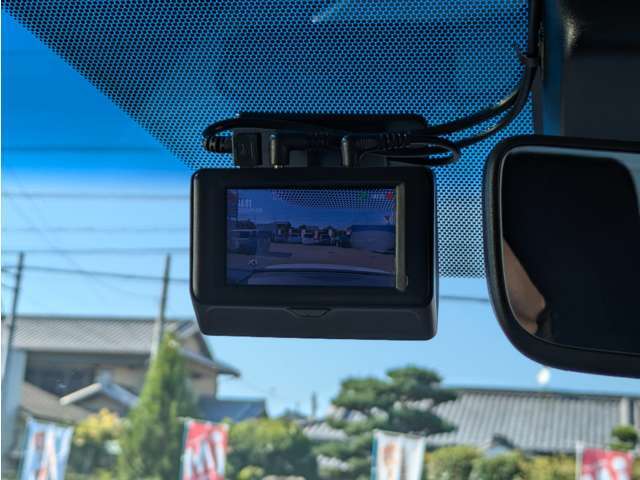 今の時代には必須装備と言っても過言ではないドライブレコーダー付きです！