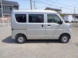 車両総重量:1,370kg インパネ5速MT