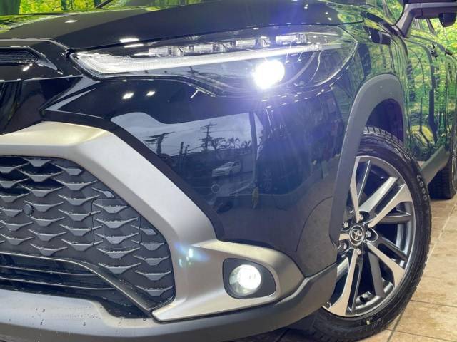 【LEDヘッドライト】悪天候や夜間走行時も良好な視界を確保し安心して運転できる高輝度LEDヘッドライトを装備！点灯速度が早く、消費電力も抑えられています。
