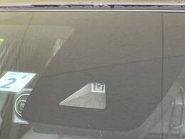 【トヨタセーフティセンス】走行中に前方の車両等を認識し、衝突しそうな時は警報とブレーキで衝突回避と被害軽減をアシスト。より安全にドライブをお楽しみいただけます。