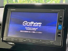 【純正ナビ】人気の純正ナビを装備しております。ナビの使いやすさはもちろん、オーディオ機能も充実！キャンプや旅行はもちろん、通勤や買い物など普段のドライブも楽しくなるはず♪