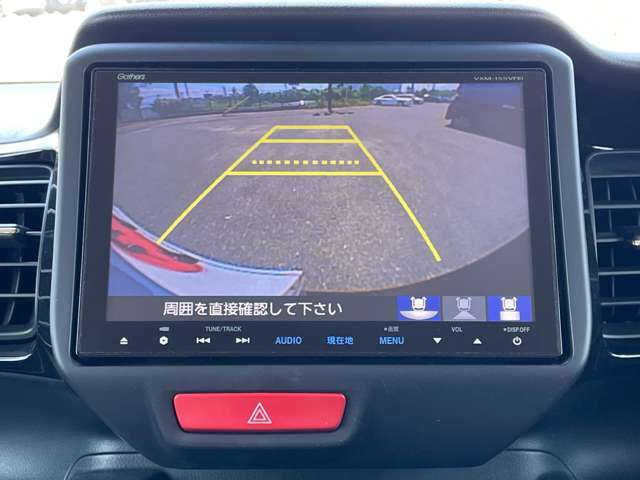 「バックモニター」　シフトをリバースに入れれば、車内のモニターに後方の様子を映し出します♪車を駐車する際やバックをするときに便利です♪
