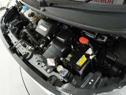 エンジンは車の心臓部分です。このエンジンルームが汚いとトラブルの基になります。当店は専用の液剤を使って徹底的に綺麗にします。