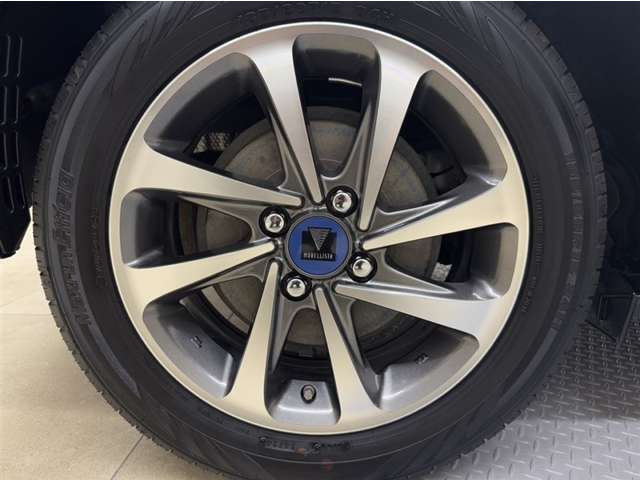 販売店オプション、モデリスタのアルミホイール付きです！