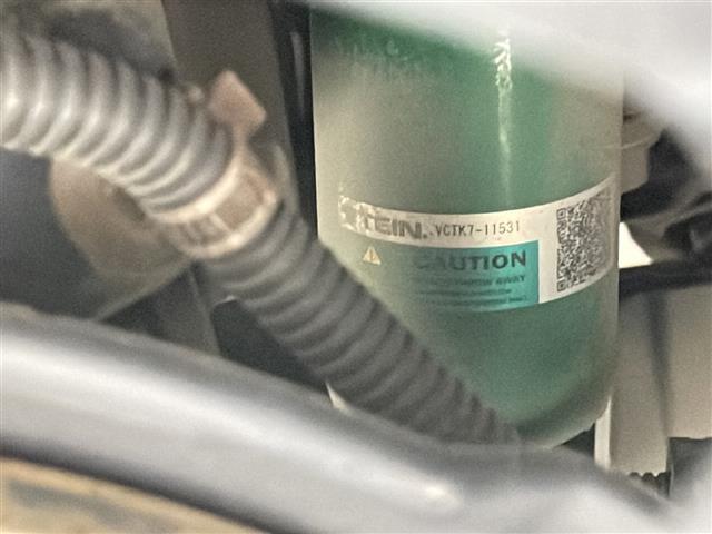 【ETC】有料道路を利用する際に料金所で停止することなく通過できる、ETC車載器（ノンストップ自動料金収受システム機器）が装備されています。セットアップを行うことで利用可能になります。