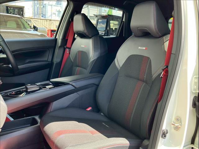当店の販売車輛の一部に修復歴のある車両もありますが、軽度、走行機関に問題がなく、修復歴ありのモノでも程度に自信あります。修復の内容などはスタッフにお聞きください、きっと納得していただけると思います。