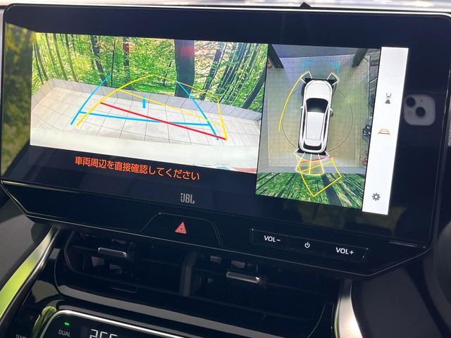 【パノラミックビューモニター】専用のカメラにより、上から見下ろしたような視点で360度クルマの周囲を確認することができます☆死角部分も確認しやすく、狭い場所での切り返しや駐車もスムーズに行えます。