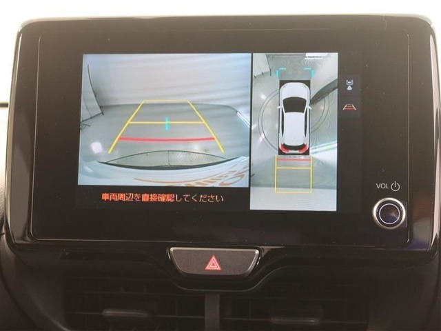 パノラミックビューモニター付きです。車両を上から見たような映像をモニター画面に表示。運転席からの目視では見にくい、車両周辺の状況をリアルタイムでしっかり確認できます。