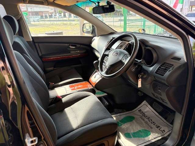 運転席廻りの画像です！操作スイッチ類も比較的に綺麗な状態です♪他に詳細画像をご希望の方はこちら！【1st@e-g-a.co.jp】へご連絡ください！