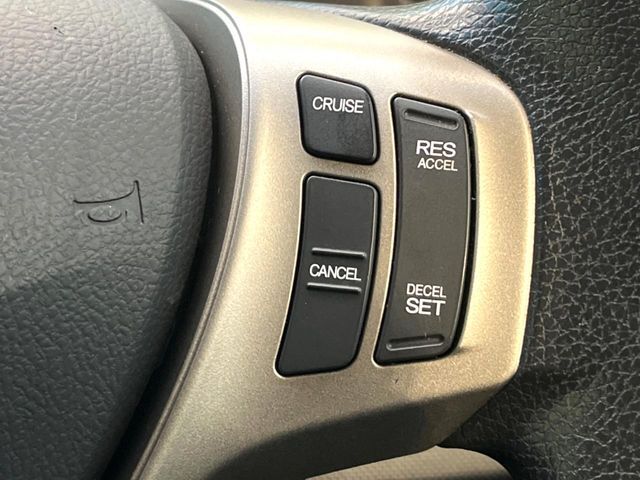【クルーズコントロール】高速道路もラクラク走行。アクセルを離しても一定速度で走行ができ、長距離運転時の負担を軽減！加速・減速も簡単なスイッチ操作で調整できます。