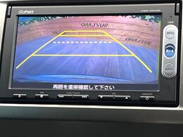 【バックカメラ】駐車時に後方がリアルタイム映像で確認できます。大型商業施設や立体駐車場での駐車時や、夜間のバック時に大活躍！運転スキルに関わらず、今や必須となった装備のひとつです！