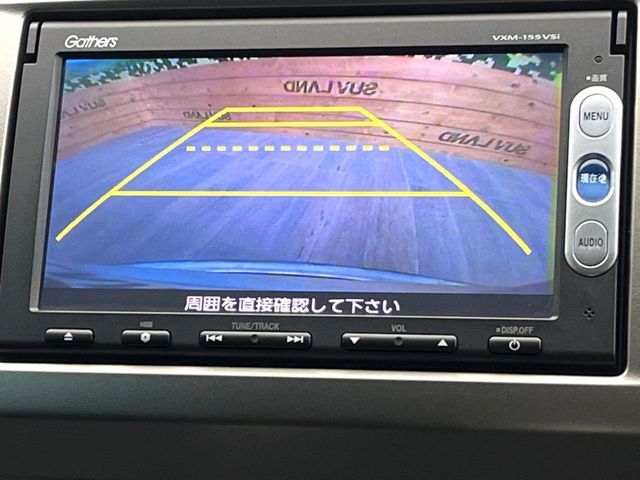【バックカメラ】駐車時に後方がリアルタイム映像で確認できます。大型商業施設や立体駐車場での駐車時や、夜間のバック時に大活躍！運転スキルに関わらず、今や必須となった装備のひとつです！