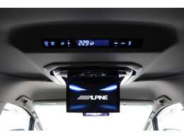 アルパインフリップダウンモニター付き！2列目、3列目の人も快適！