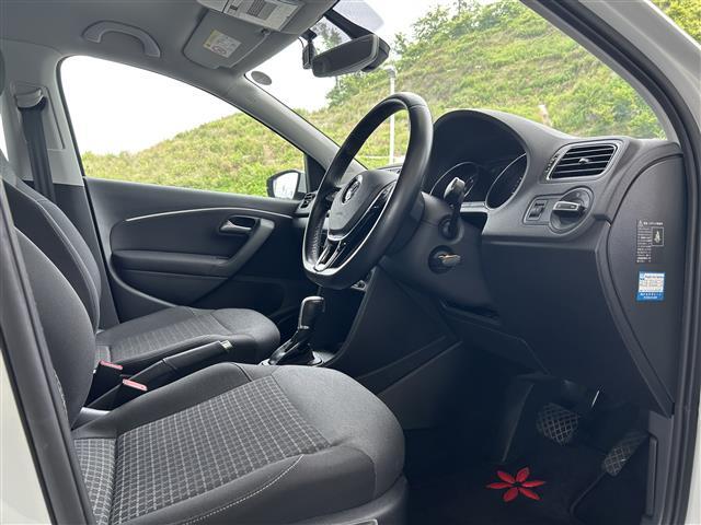 【 フロントシート 】運転席側布製フロントシートになります。