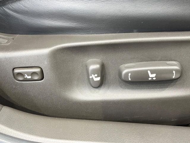 【パワーシート】スイッチ一つで簡単にシートの微調整が可能！電動だから力もいりません！快適なシートポジションにセットして、快適なドライブをお楽しみください。