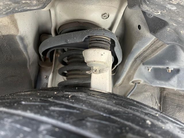 お車を安心してお乗りいただく為には、足回りの定期点検が欠かせません。サービスサポート（有償保証）では無料点検もご提供しており、安心のカーライフをお過ごしいただけるサポート体制が整っています。