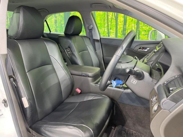 【本革シート】上質な本革を使用し、高級感あふれる本革シート。常に体に触れる部分だから、座り心地の良さにはこだわりたいですね♪汚れの付着や劣化を抑制する内装コーティング施工もおススメですよ♪