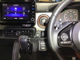 ホンダ純正メモリーナビ搭載なので、遠方へのドライブもお任せ下さい！ステアリング左手側にオーディオ関連のコントロールスイッチを配置しています。操作時は視線を逸らすことなく運転に集中できます