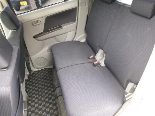 禁煙車ですのでタバコの臭いなどもありません！　お子様がいらっしゃる方も安心してご検討頂けます♪