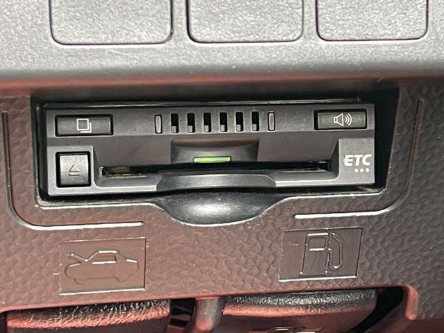 必須アイテム【ETC】ももちろん装備済！最近はETC専用のスマートインターもあるぐらいETCが主流になってきて必須アイテムの1つです◎