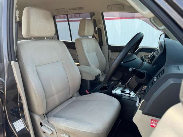 運転席シート廻りは使用感も少なく、良好な状態となっています。丁寧に使われていたことがよくわかります。